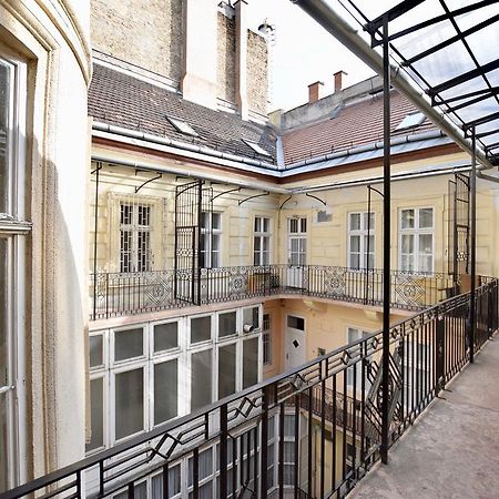 Luxury Apartment By Hi5 - Szervita Suite Budapest Exterior photo